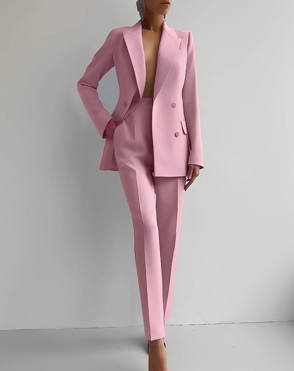 Eleganter Damen Anzug mit figurbetontem Schnitt, vielseitig einsetzbar für Business-Meetings oder festliche Anlässe.