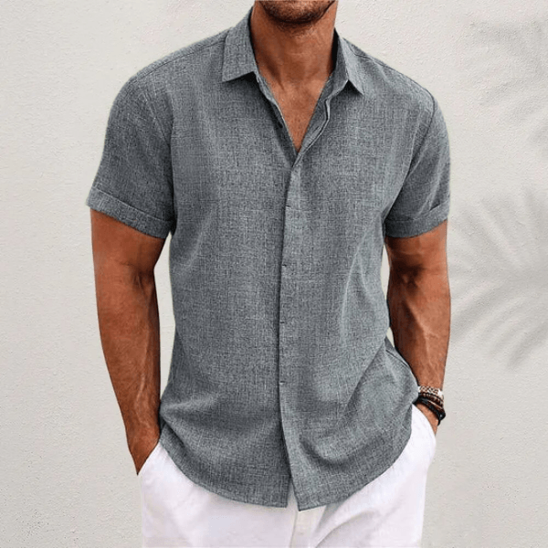 Luftiges Herrenhemd mit Kurzarm, ideal für warme Sommertage. Elegant & komfortabel.
