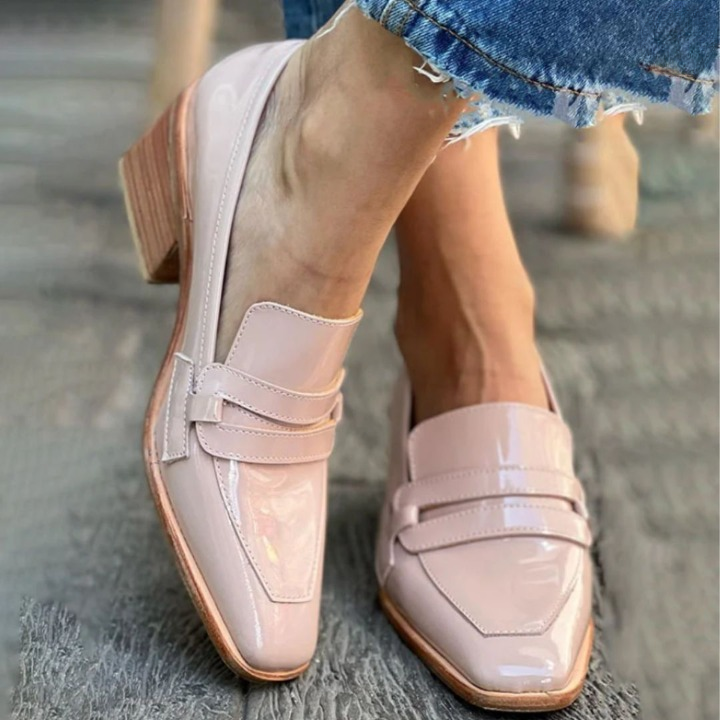 Moderner rosa Damen Slipper. Bequeme Blockabsatz-Schuhe mit quadratischer Zehe, ideal für Büro, Party & Freizeit.