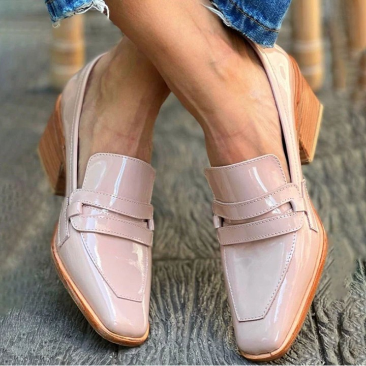 Rosa Damen Slipper mit bequemem Blockabsatz & quadratischer Zehe. Elegant & komfortabel für Business-Look oder Alltag.