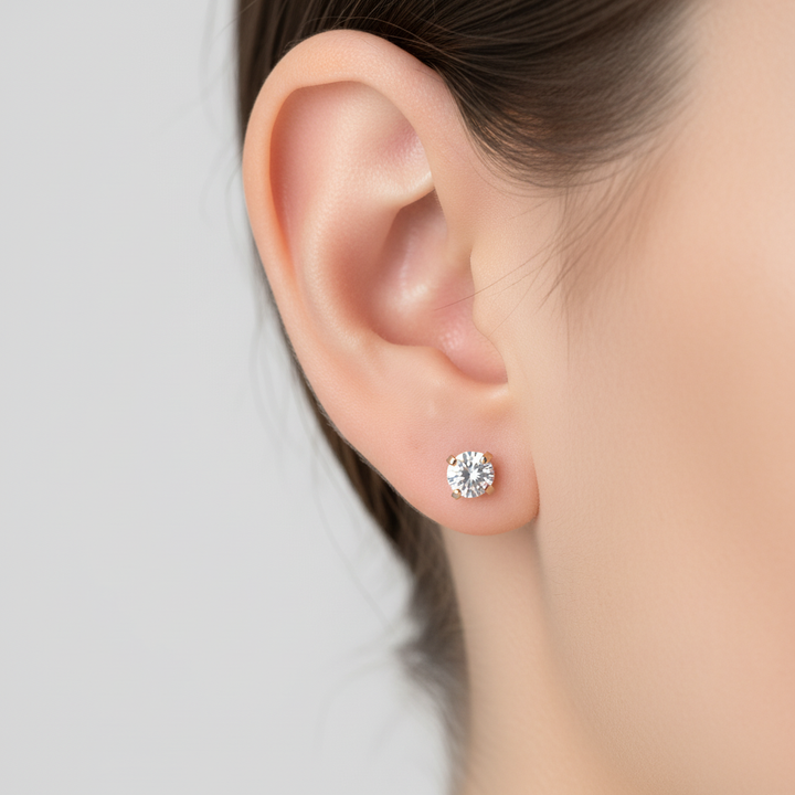 Minimalistische Titanstahl Ohrstecker für Damen, mit einem funkelnden Zirkonia, subtiler, edler Glanz.