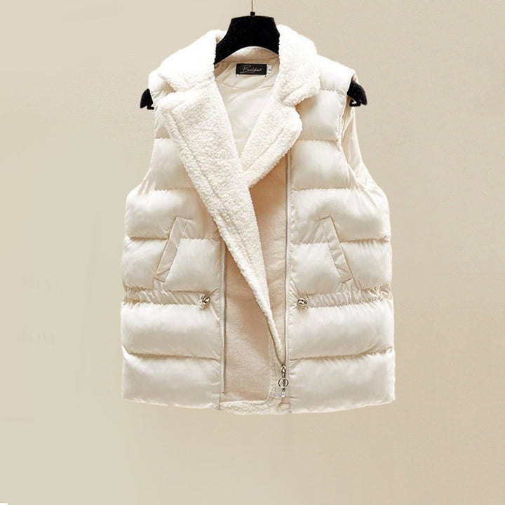 Elegantes dreiteiliges Winterset für Damen mit Rollkragenpullover, Jacke & Hose für den Winter.