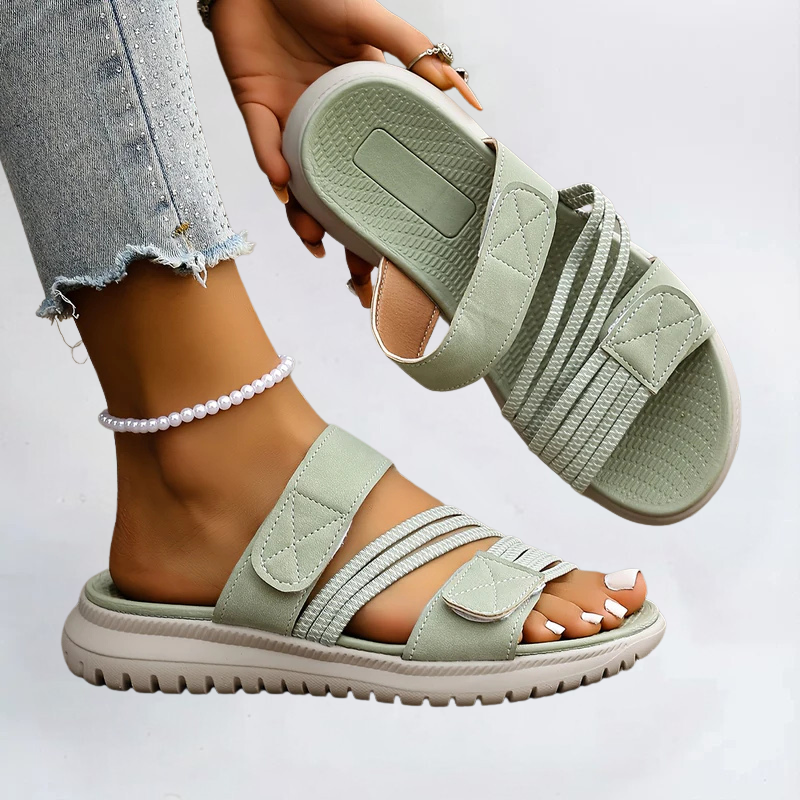 Robuste orthopädische Gehsandalen für Damen, ideal für lange Spaziergänge und Sommeraktivitäten.