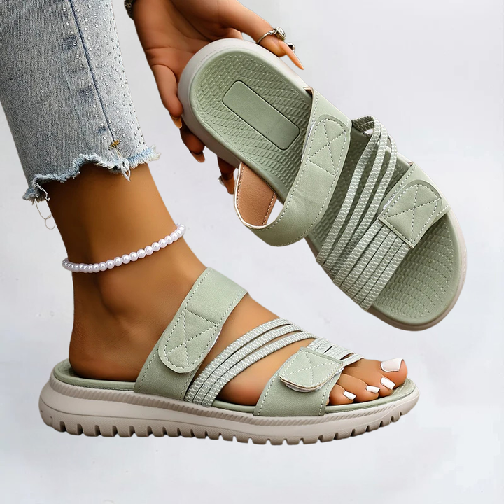 Robuste orthopädische Gehsandalen für Damen, ideal für lange Spaziergänge und Sommeraktivitäten.