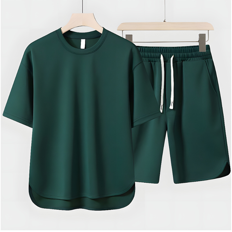 Bequemes grünes Herren Oversize Sommer-Set mit T-Shirt und Shorts. Ideal für Freizeit und entspannte Sommertage.