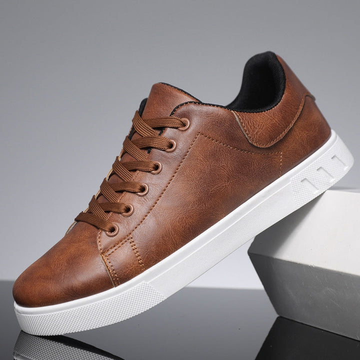 Vegane Herren-Sneaker in Braun, bequem & langlebig für Freizeit & Alltag. Nachhaltige Unisex-Schuhe mit minimalistischem Stil.