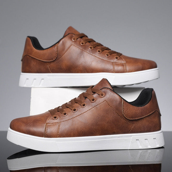 Elegante vegane Herren-Sneaker in Schwarz, ideal für Alltag & Freizeit. Bequeme, langlebige Unisex-Schuhe für jede Jahreszeit.