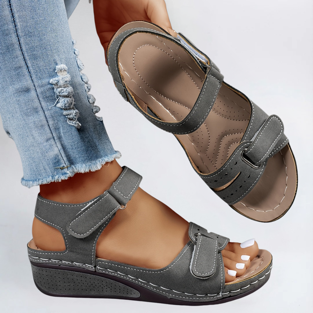 Ergonomische Sohle der orthopädischen Damensandalen. Bietet Fussschmerzen Linderung & Dämpfung. Sehr bequem.
