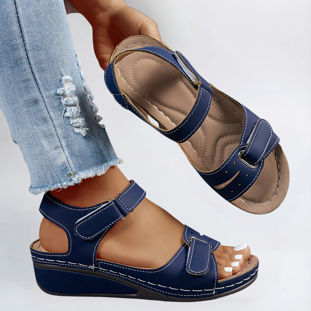 Leichte, flexible Damen Sandalen in Seitenansicht. Komfortschuhe ideal als Sommerschuhe für maximalen Komfort.