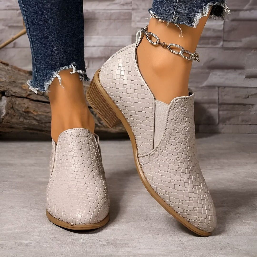 Klassische Damen Oxford-Schnürschuhe mit flachem Absatz, zeitlos und komfortabel, perfekt für Büro & Alltag.