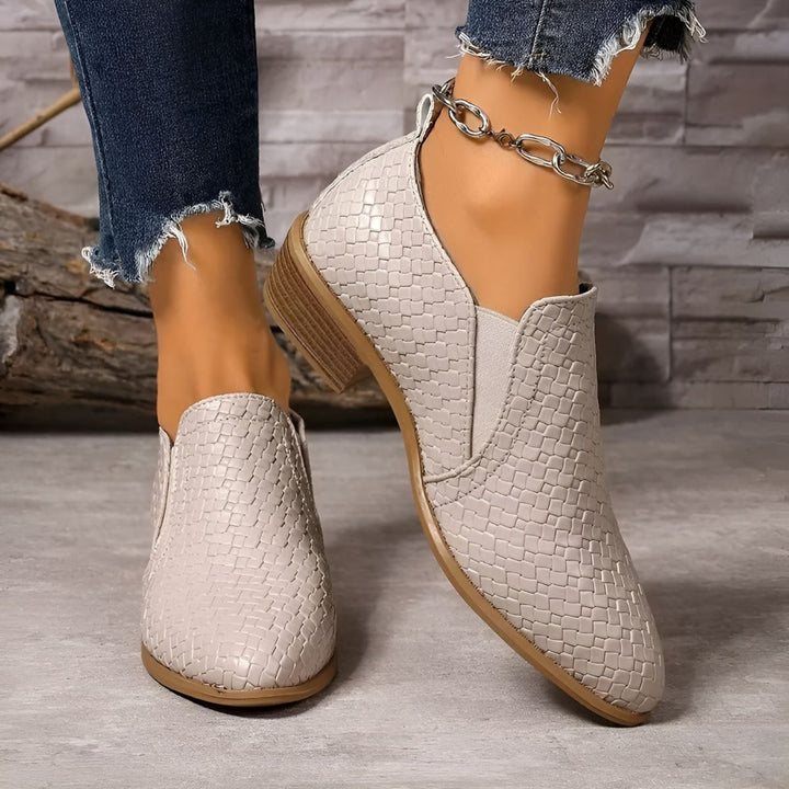 Klassische Damen Oxford-Schnürschuhe mit flachem Absatz, zeitlos und komfortabel, perfekt für Büro & Alltag.