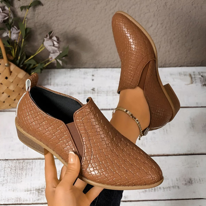 Edle Damen Oxford-Schuhe mit niedrigem Absatz, schwarze Business-Schnürschuhe für einen eleganten Auftritt.