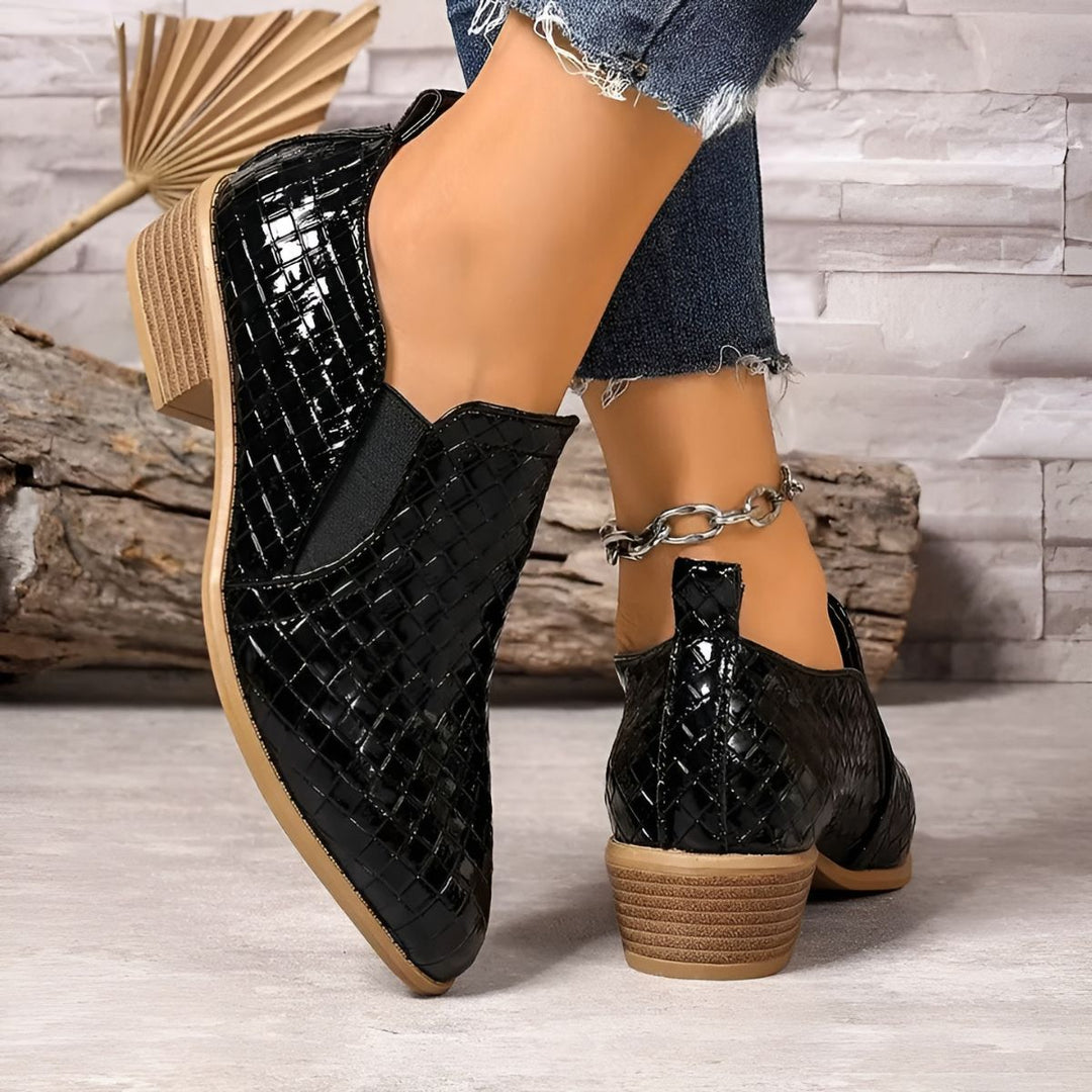 Vielseitige Damen Oxford-Schuhe, flach und bequem, in Dunkelbraun, ideal für Business und Freizeit.