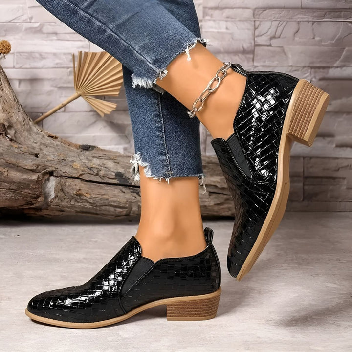 Elegante Business Oxford-Schuhe für Damen mit niedrigem Absatz, perfekt für einen professionellen Auftritt in Schwarz.