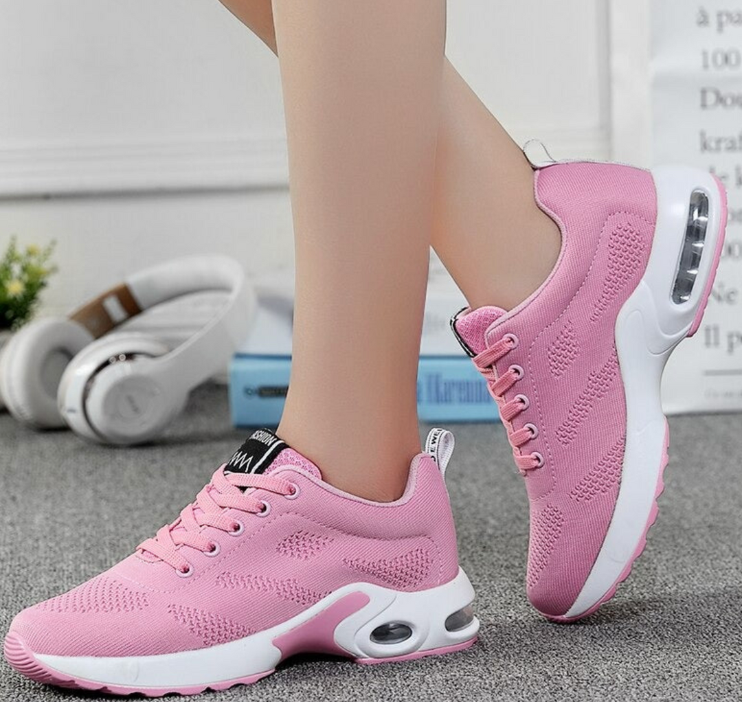 Atmungsaktives Obermaterial des Damen Sneakers, gewährleistet Belüftung beim Laufen und im Alltag.