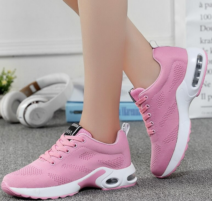 Atmungsaktives Obermaterial des Damen Sneakers, gewährleistet Belüftung beim Laufen und im Alltag.