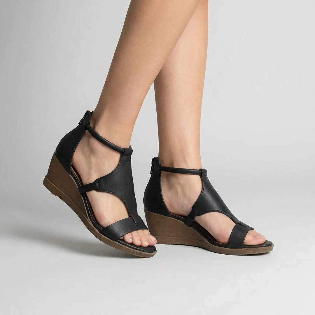 Bequeme Damen-Sommersandale 'Kelly' mit anatomischem Fußbett, stützend, leichter Keilabsatz für optimalen Komfort.
