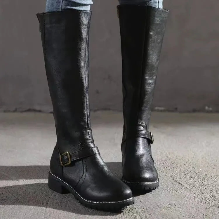 Orthopädische Damenstiefel mit bequemer Passform für gesunde Füße und eleganten Look.