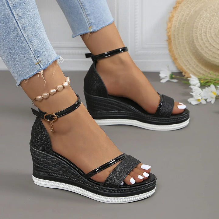 Bequeme orthopädische Damensandalen mit Fußgewölbestütze für Komfort. Ideale Sommerschuhe für gesunde Füße.