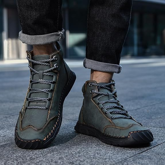 Warme, orthopädische Herren Winterstiefel. Wasserdicht, rutschfest für Komfort & sicheren Halt im Schnee.