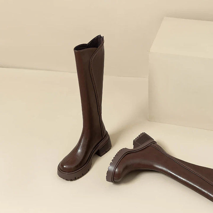 Stilvolle orthopädische Damenstiefel mit Fußgewölbestütze. Bequeme Alltagsstiefel, elegant & ergonomisch.