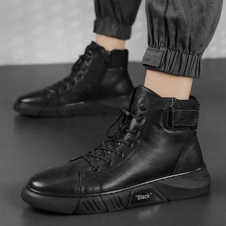 Handgefertigte, stilvolle schwarze Herrenstiefel. Orthopädisch, rutschfest und komfortabel für den Alltag.