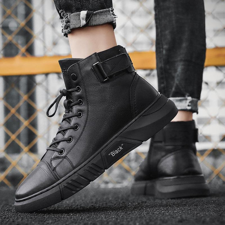 Robuste schwarze Herrenstiefel, orthopädisch und handgefertigt. Mit Gewölbestütze und rutschfester Sohle.