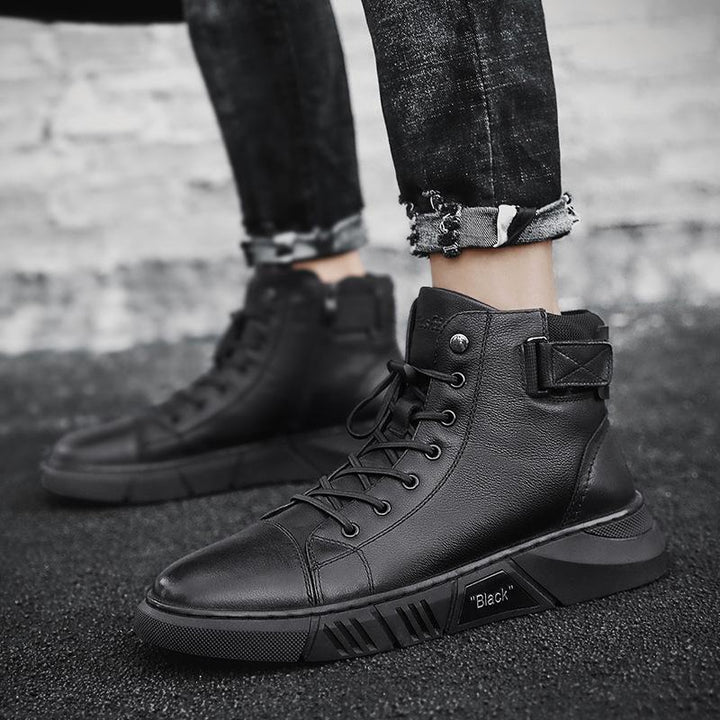 Hochwertige schwarze Herrenstiefel, orthopädisch gefertigt. Bieten optimalen Fusshalt durch Gewölbestütze.