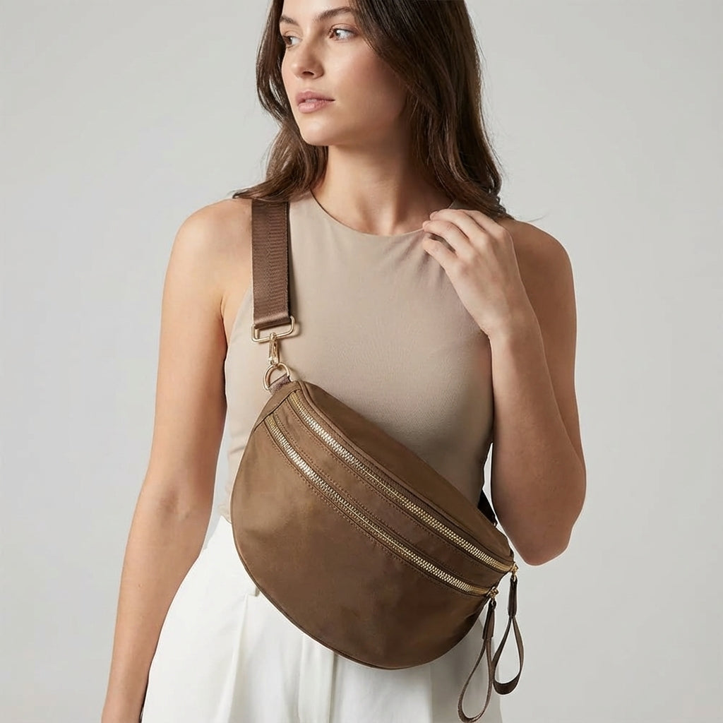 Schicke Crossbody-Tasche für Damen, mit stilvollem Karomuster und verstellbarem Riemen. Perfekt für unterwegs.