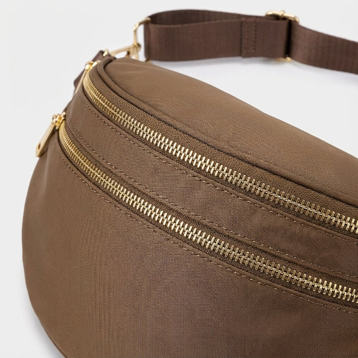 Robuste Oxford Stoff Schultertasche mit klassischem Karomuster. Eine vielseitige Damentasche für Reisen & Alltag.