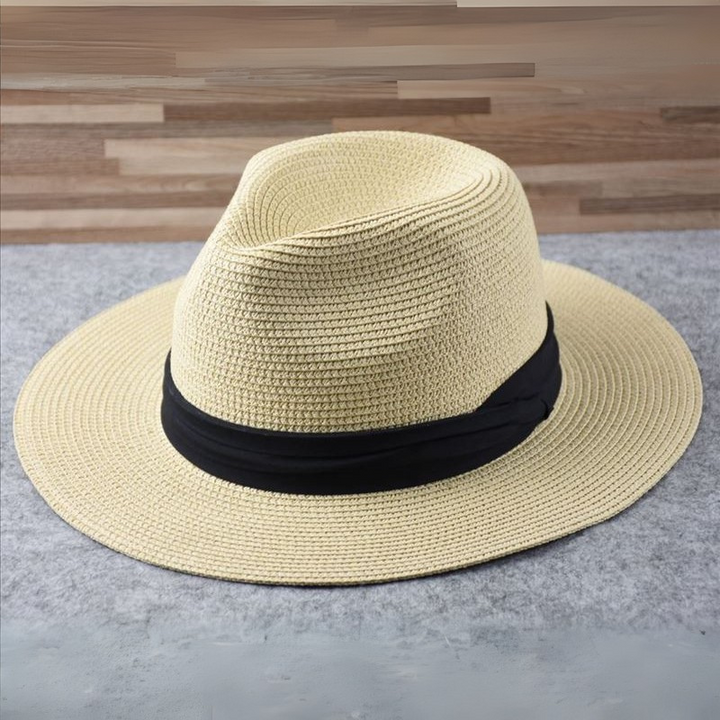 Nahaufnahme des klassischen Panama Fedora Huts "Noah", unisex, idealer Sommerhut für Eleganz & Schutz.