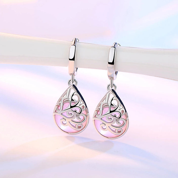 Damen-Ohrringe mit Lebensbaum-Motiv aus glänzendem 925 Sterling Silber, symbolischer Tropfenschmuck als Geschenkidee.