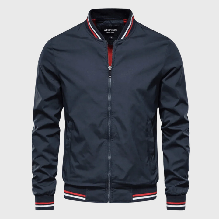 Stilvolle Herren Bomberjacke in Schwarz für vielseitige Freizeit-Looks. Lässige Männerjacke, ideal für den Alltag.