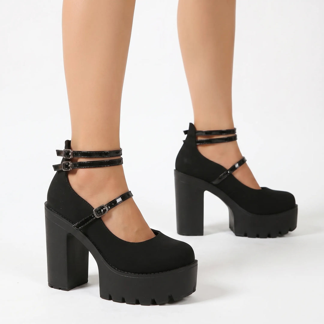Rosa Mary Jane Plateau Pumps für Damen mit stabilem Blockabsatz und verstellbaren Riemen im Vintage Stil.