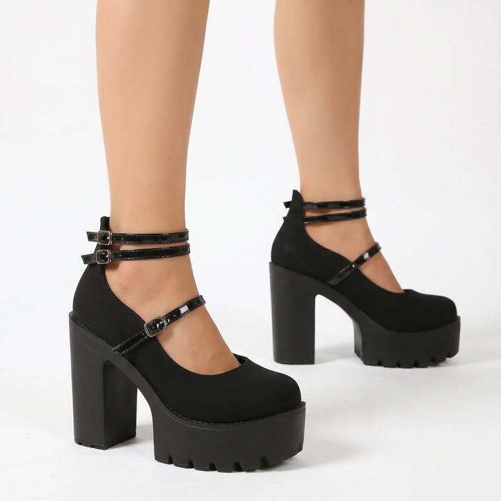 Rosa Mary Jane Plateau Pumps für Damen mit stabilem Blockabsatz und verstellbaren Riemen im Vintage Stil.