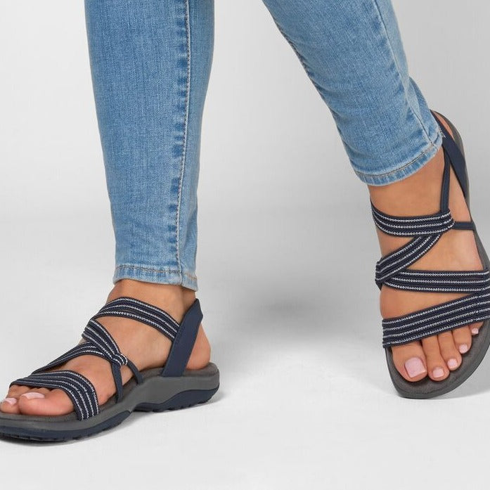 Bequeme Sommersandalen Elvira für Damen. Orthopädisch, mit verstellbaren Riemen für gesunde Füße.