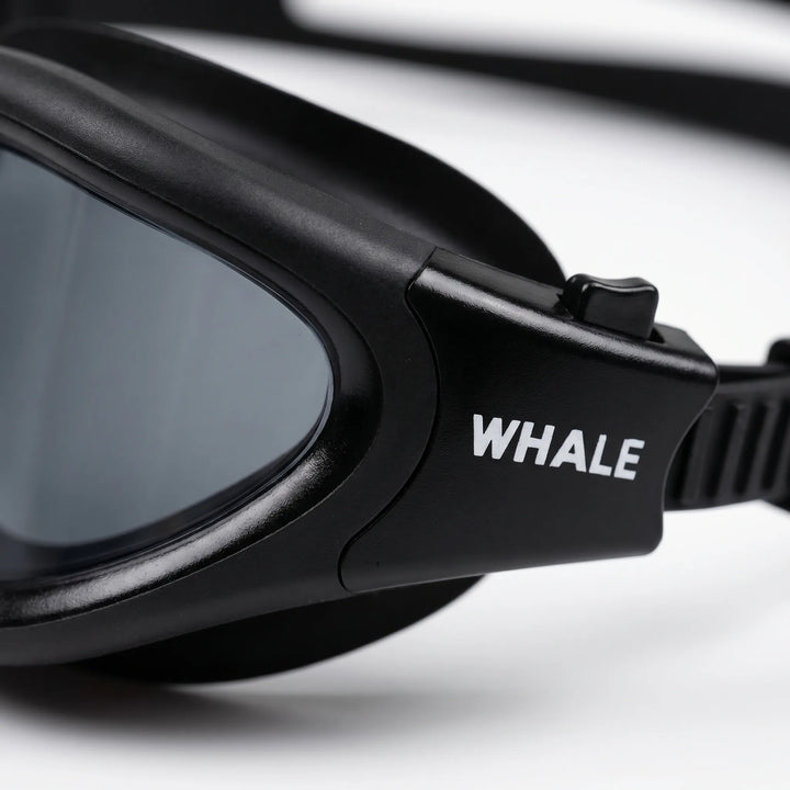 Anti-Beschlag Schwimmbrille für Erwachsene mit klarem Sichtfeld, polarisiert für optimalen UV-Schutz.