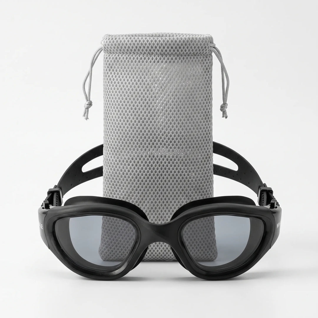Klares Sichtfeld mit dieser polarisierten Schwimmbrille für Erwachsene, UV-Schutz und Anti-Beschlag.
