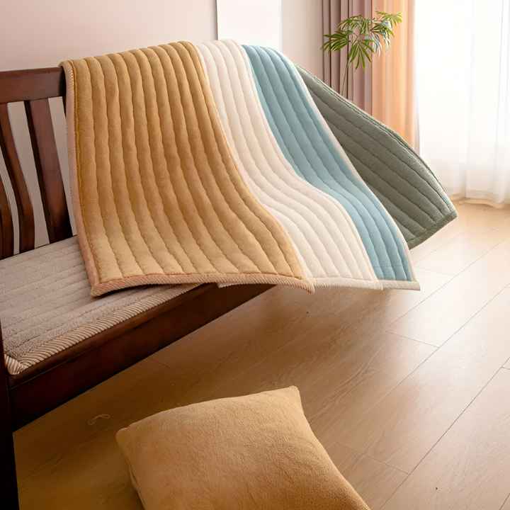 Hochwertiger Plüschbezug für Sofa, schützt vor Flecken und Abnutzung, ideal für Haustiere.
