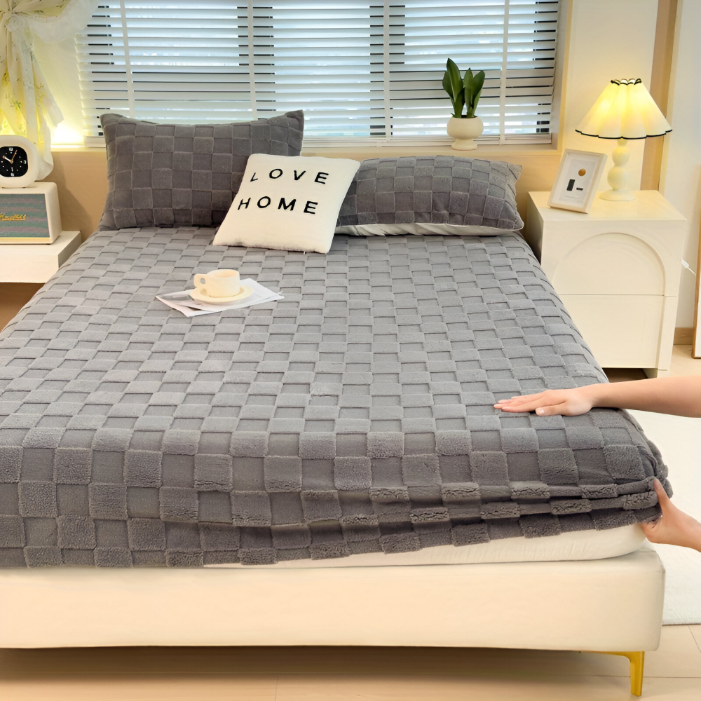 Kuscheliges Winterbettlaken, atmungsaktiv & rutschfest, perfekt als Matratzenschutz für Zuhause.
