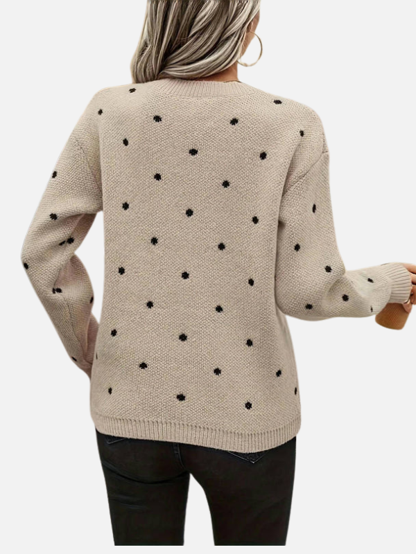 Grüner, gepunkteter Damenpullover mit Rundhals. Komfortable Herbst- & Wintermode.