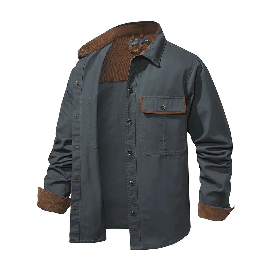 Khaki Herrenhemd, schlank geschnitten, ideal für einen modernen, bequemen und eleganten Look.