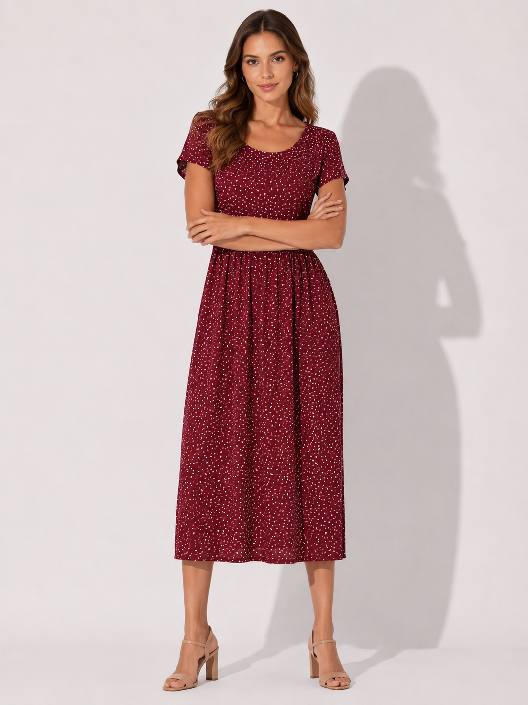 Schickes Pünktchen Damenkleid, Midi-Länge, Kurzarm, mit Rundhals-Ausschnitt – ideal für Sommer.
