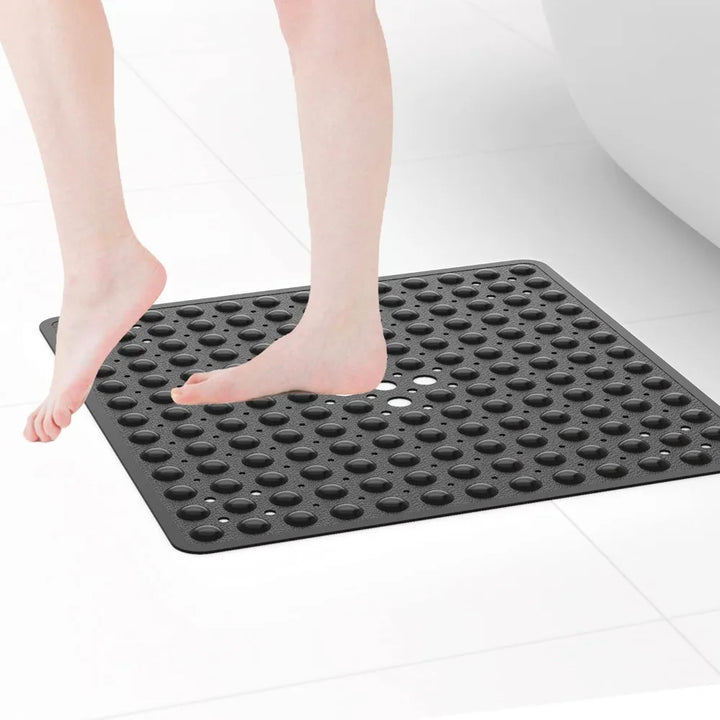 Quadratische Anti-Rutsch Duschmatte GripSquare aus langlebigem PVC für sichere Duscherlebnisse.