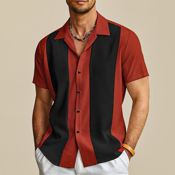Herren Knopfleisten-Kurzarmhemd mit Colorblock-Streifen. Modern, lässig und perfekt für sommerliche Freizeit.