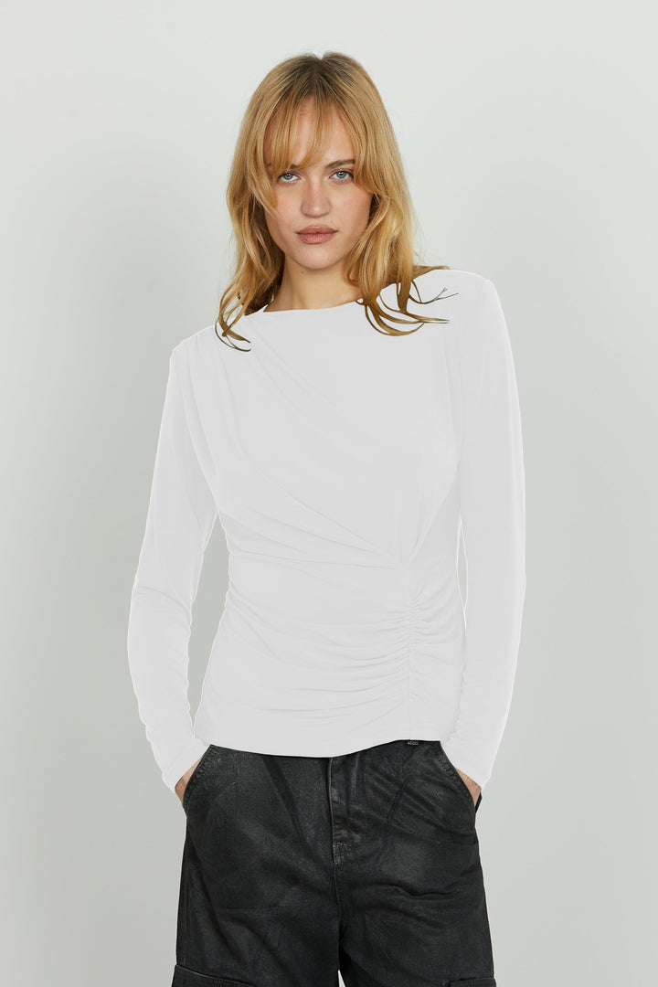 Weiße, modische Damen Langarmbluse für den Herbst. Elegant & bequem, mit speziellem Rückenfalten-Detail.