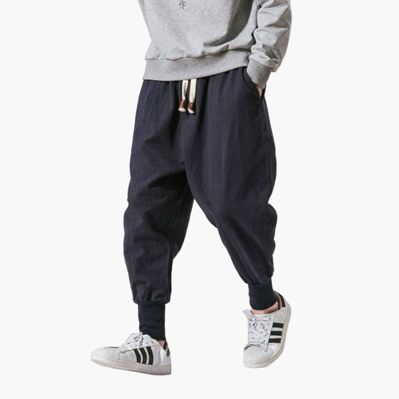 Sportliche Herren Jogginghose im Harem Stil, perfekt für Komfort und lässige Männer Mode.