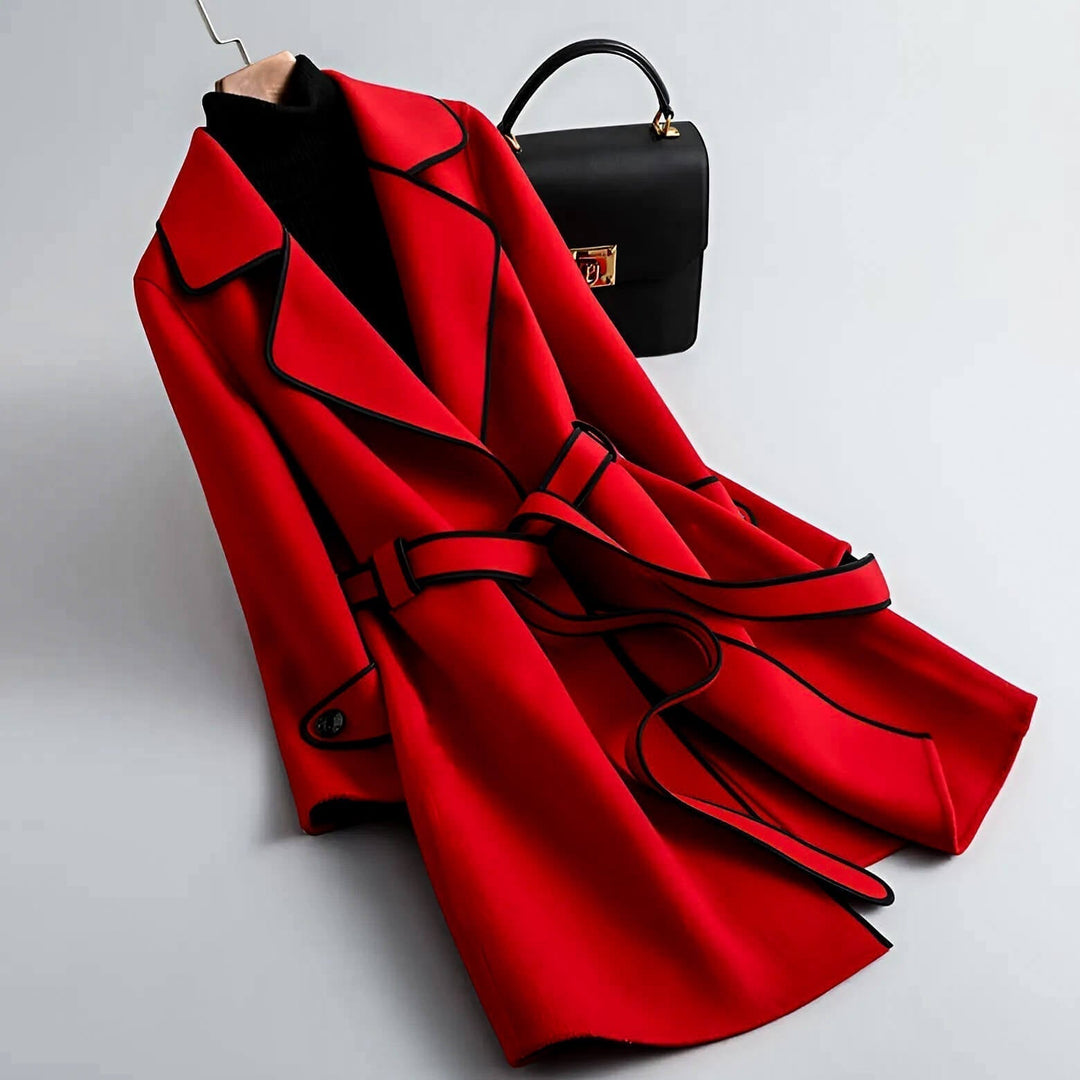 Vollansicht: Eleganter Damen Übergangsmantel in A-Linie, tailliert mit Gürtel. Klassischer Look.