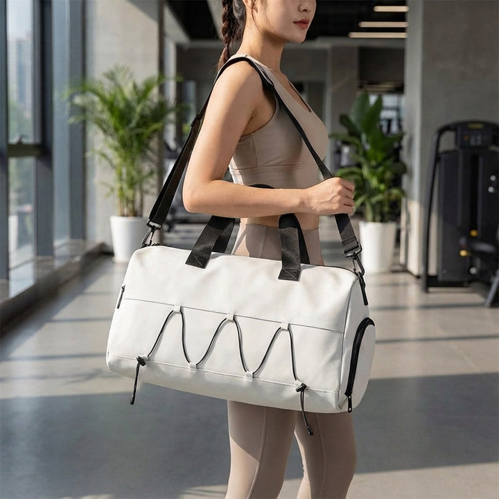 Robuste Reisetasche mit integriertem Schuhfach und Nassfach, ideal für organisierte Kurztrips und Sport.