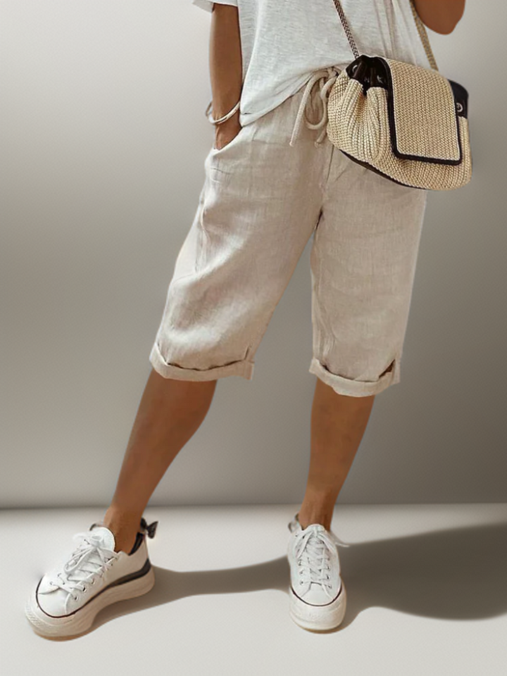 Lockere Damen-Shorts mit Kordelzug für entspannten Stil. Bequeme Freizeitshorts mit Taschen, ideal für den Sommer.